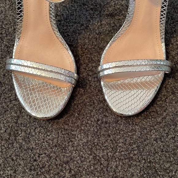 Aqua Silvana silver python embossed heels size 6 - Picture 3 of 10